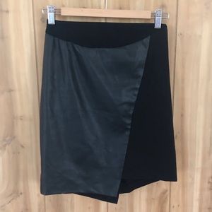 🎉HP🎉 Maternity skirt w/ faux-leather panel